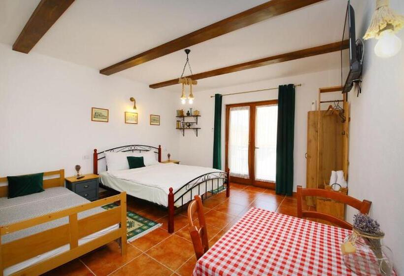 Студия Стандарт, Ama Guest House