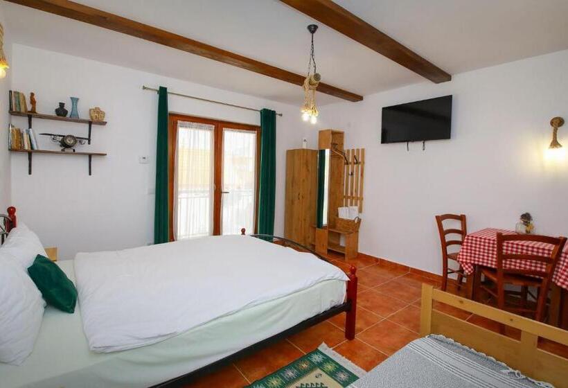 Студия Стандарт, Ama Guest House