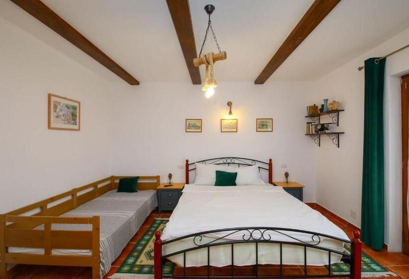 Студия Стандарт, Ama Guest House