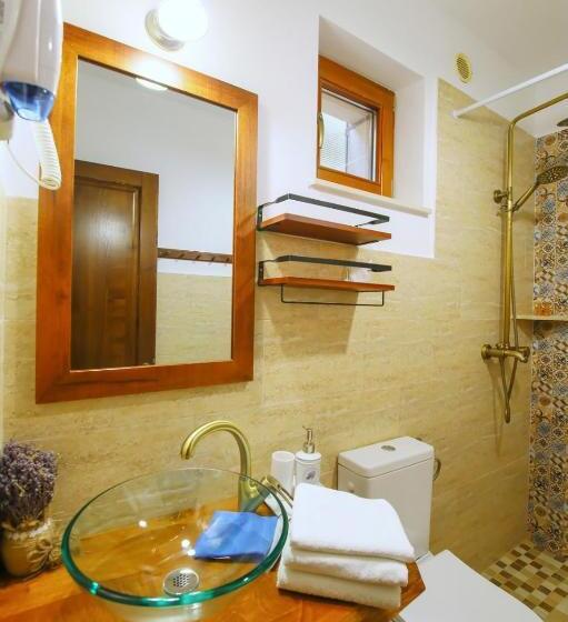استودیوی استاندارد, Ama Guest House