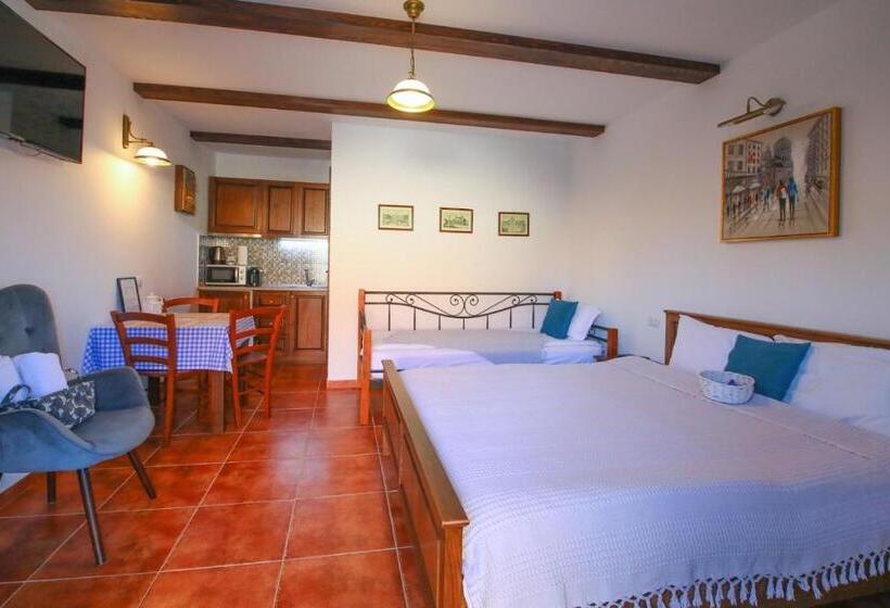 Студия Стандарт, Ama Guest House