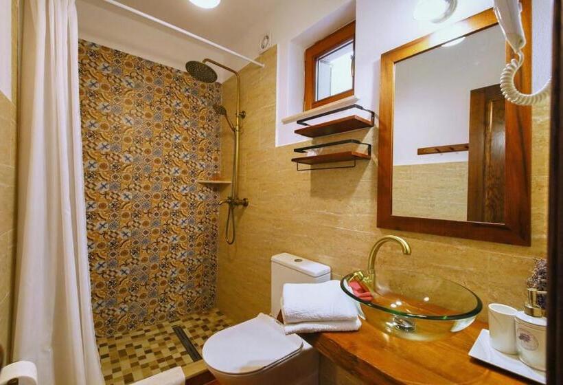 Студия Стандарт, Ama Guest House