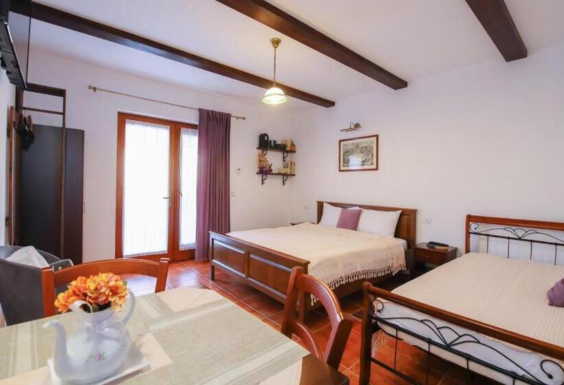 Студия Стандарт, Ama Guest House