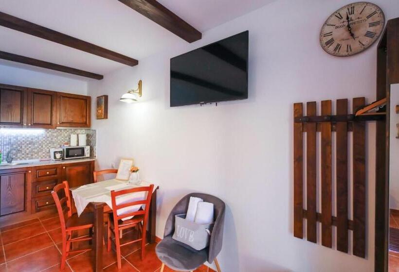 Студия Стандарт, Ama Guest House