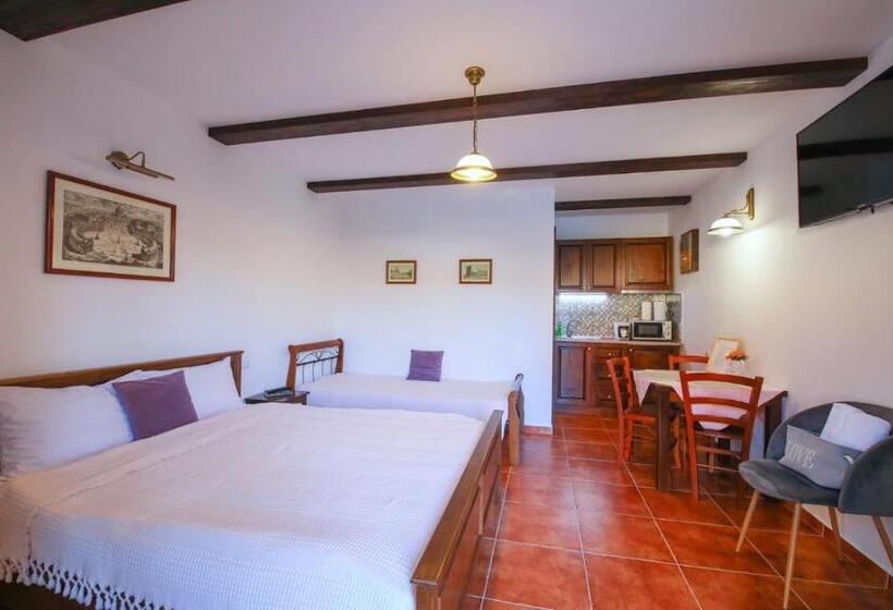 استودیوی استاندارد, Ama Guest House