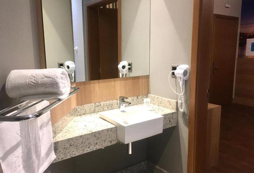 חדר סטנדרט מותאם לאדם עם מוגבלויות, Og