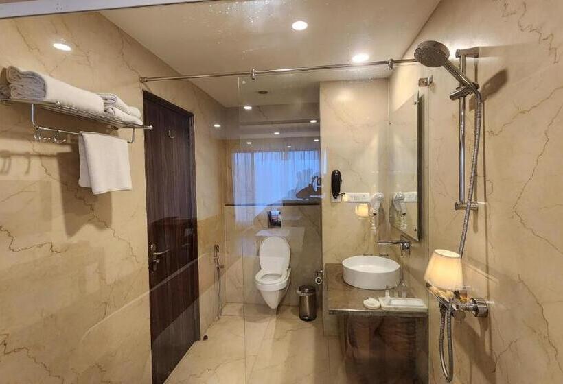 キングサイズベッドのデラックスルーム, Lemon Tree Hotel, Kasauli