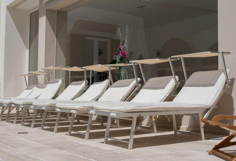 اتاق استاندارد با چشم‌انداز استخر, Relais Villa Magnolia