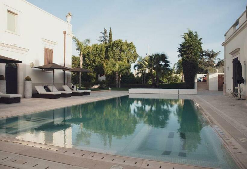 اتاق استاندارد با چشم‌انداز استخر, Relais Villa Magnolia