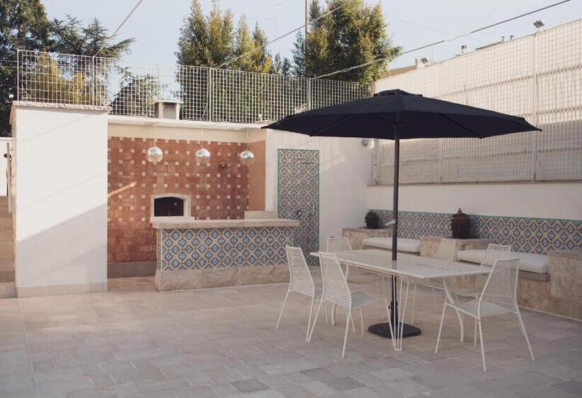 اتاق استاندارد با چشم‌انداز استخر, Relais Villa Magnolia