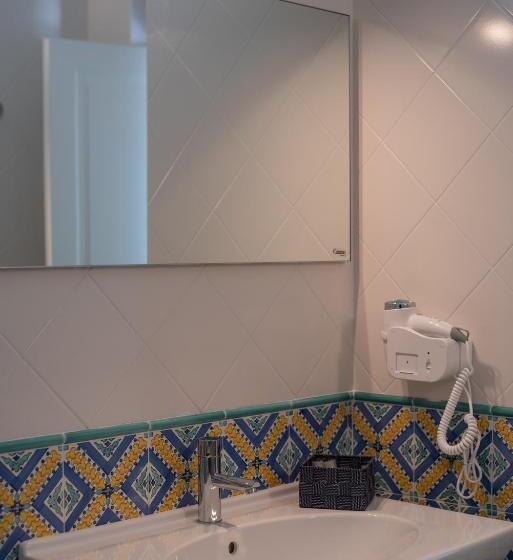 اتاق استاندارد با چشم‌انداز استخر, Relais Villa Magnolia