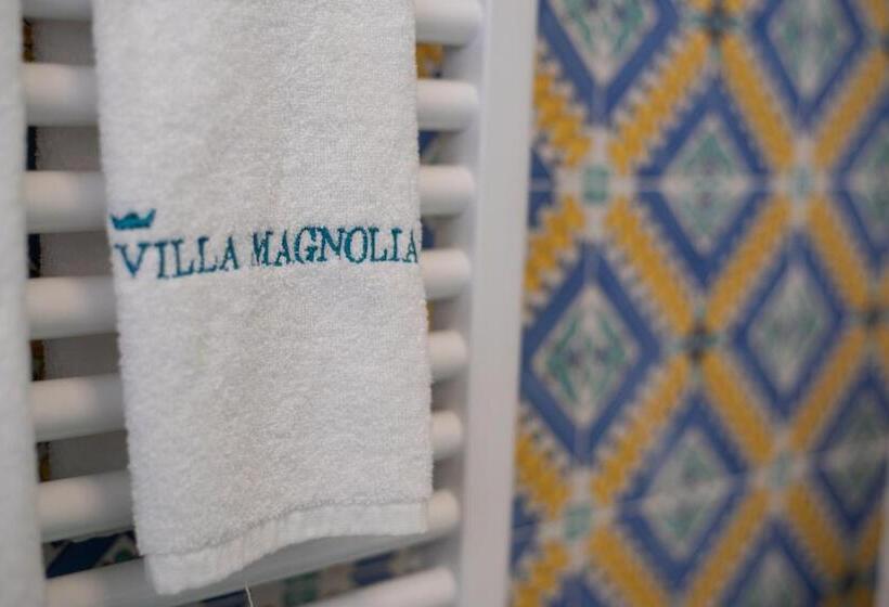اتاق استاندارد با چشم‌انداز استخر, Relais Villa Magnolia