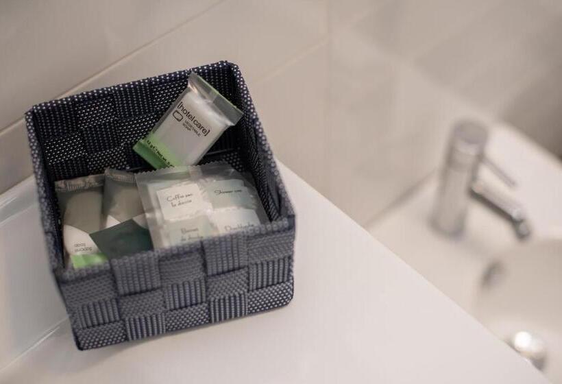 اتاق استاندارد با چشم‌انداز استخر, Relais Villa Magnolia