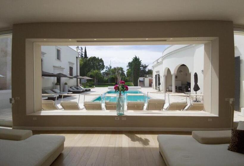 اتاق استاندارد با چشم‌انداز استخر, Relais Villa Magnolia