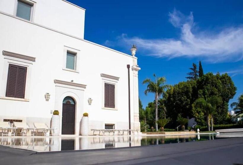 اتاق استاندارد با چشم‌انداز استخر, Relais Villa Magnolia