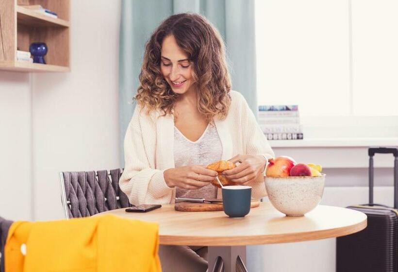 Номер Стандарт, Coffee Fellows Hotel & Longstay