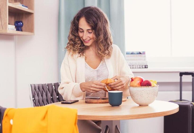 Студия Стандарт, Coffee Fellows Hotel & Longstay