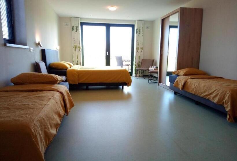 غرفة قياسية رباعية, B&b In De Wei