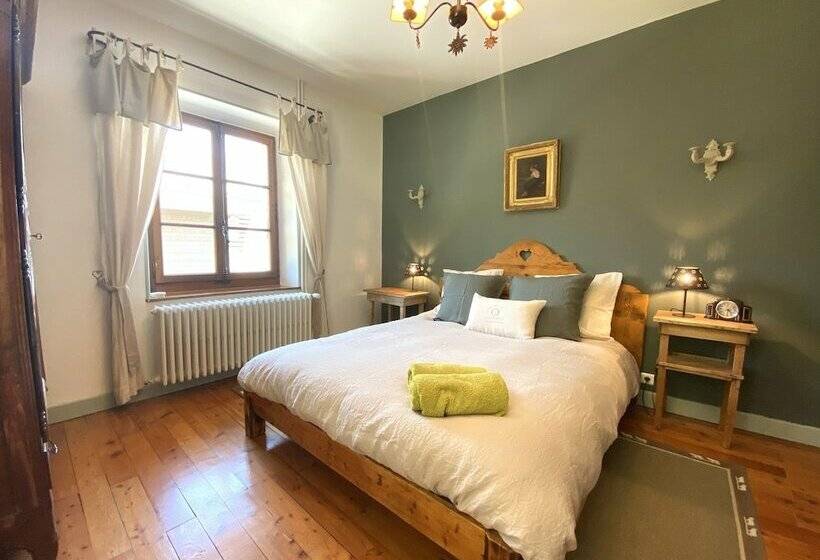 جناح مطل على البحيرة, Les O D Annecy