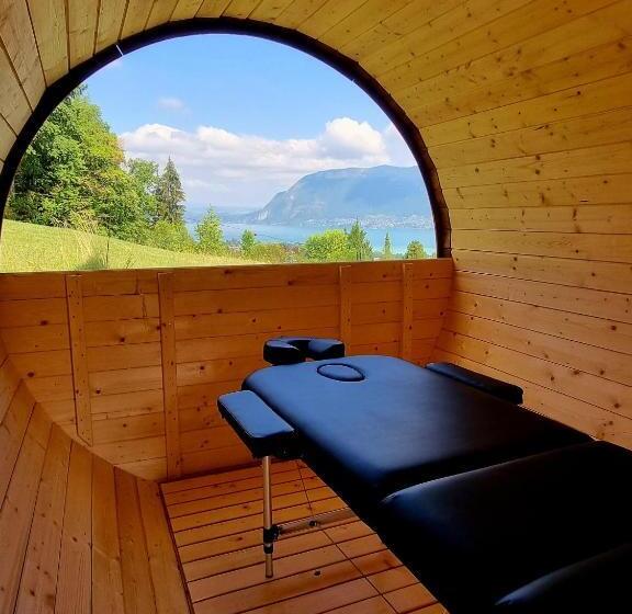 Superior room with lake view, Les O D Annecy
