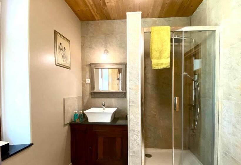 جناح مطل على البحيرة, Les O D Annecy