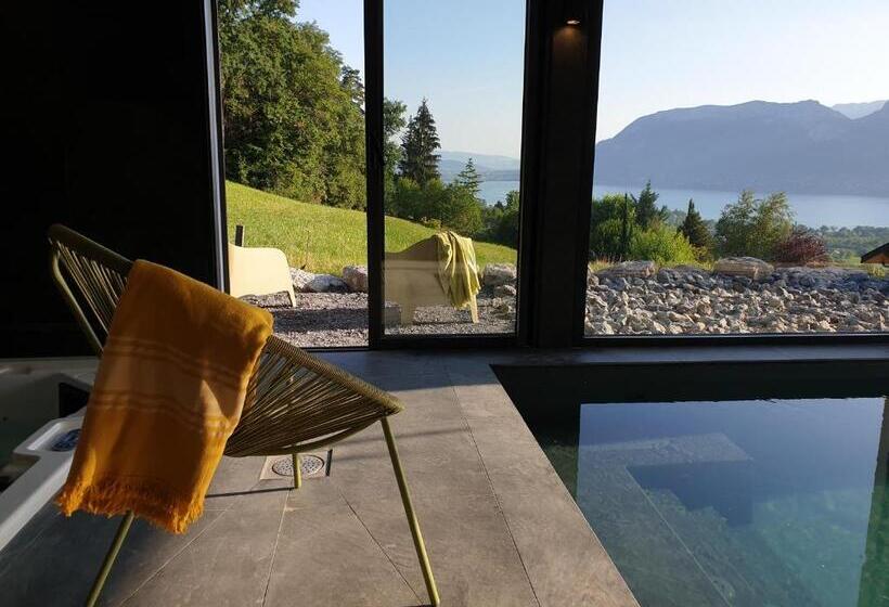 جناح مطل على البحيرة, Les O D Annecy