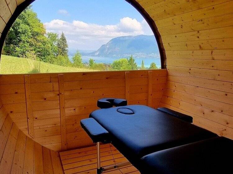 جناح مطل على البحيرة, Les O D Annecy