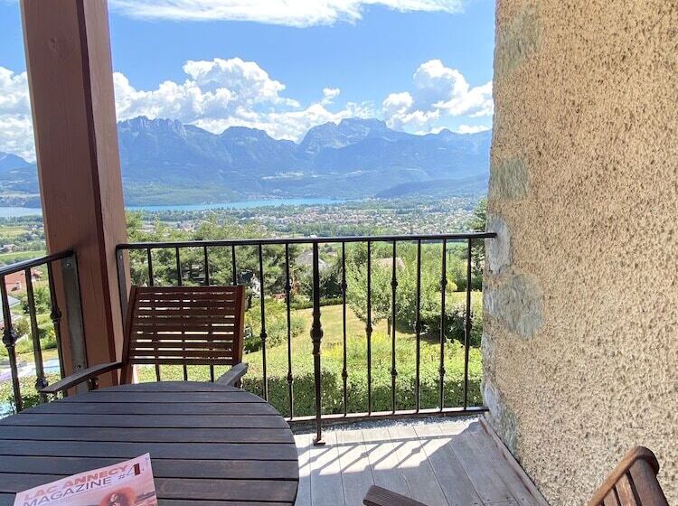 جناح مطل على البحيرة, Les O D Annecy