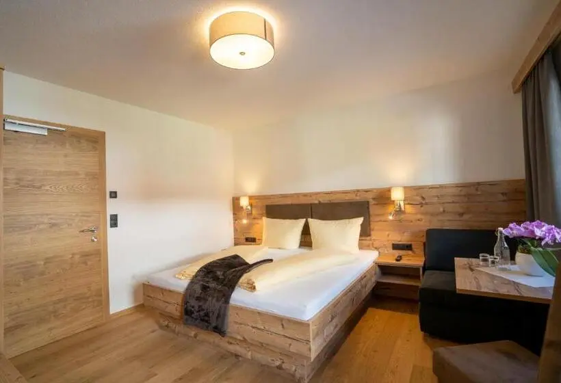 Quarto Triplo Standard com Balcão, Bergmahd
