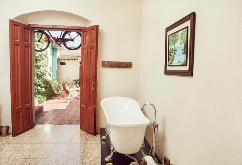 Deluxe Suite King Bed, Vintage  Rialto