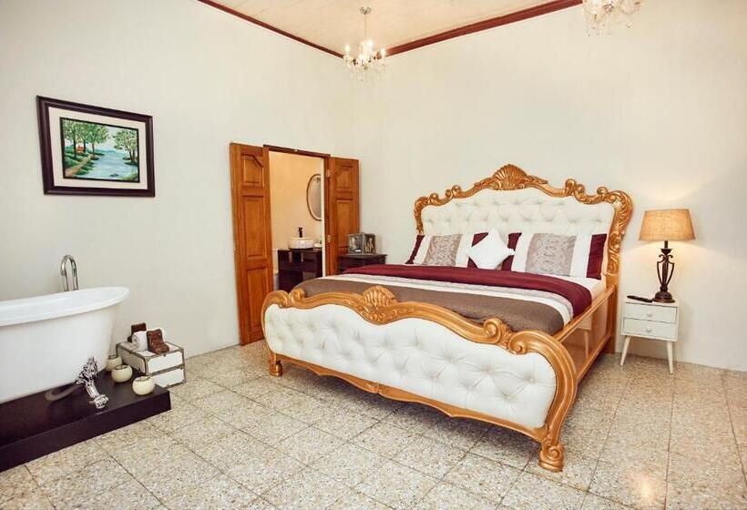 Deluxe Suite King Bed, Vintage  Rialto