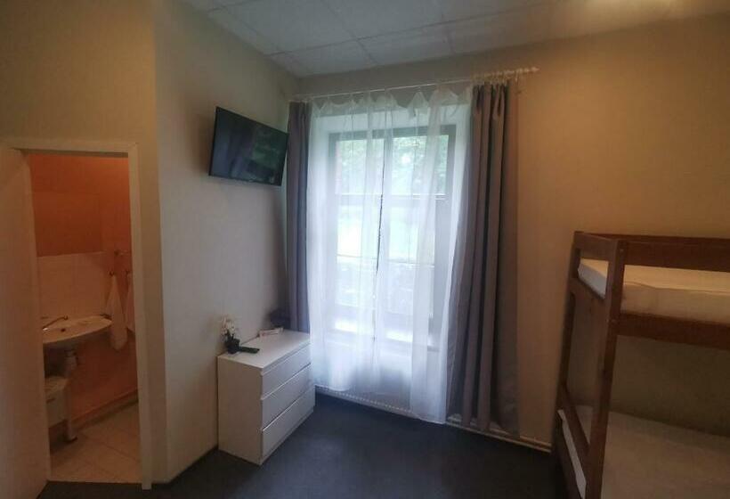 اتاق چهار تخته با دستشویی مشترک, Kārklu Muiža