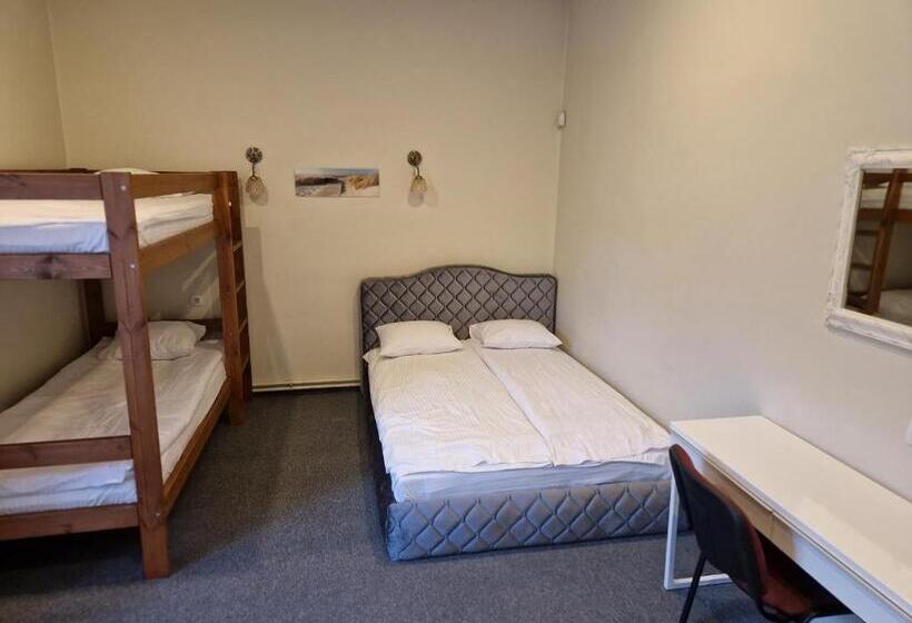 اتاق چهار تخته با دستشویی مشترک, Kārklu Muiža