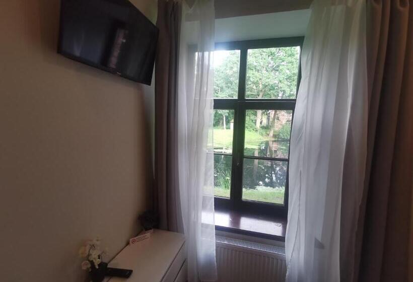 اتاق چهار تخته با دستشویی مشترک, Kārklu Muiža