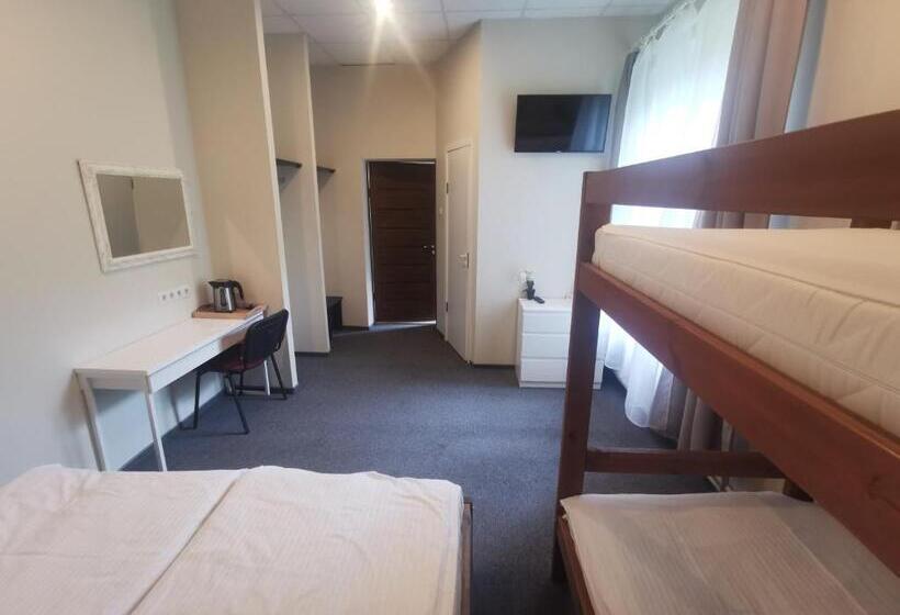 اتاق چهار تخته با دستشویی مشترک, Kārklu Muiža