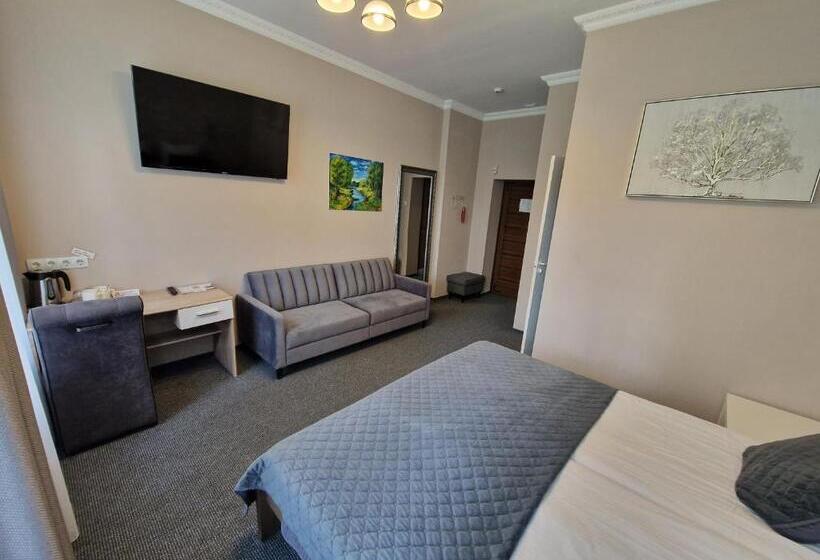 اتاق لوکس سه تخته, Kārklu Muiža