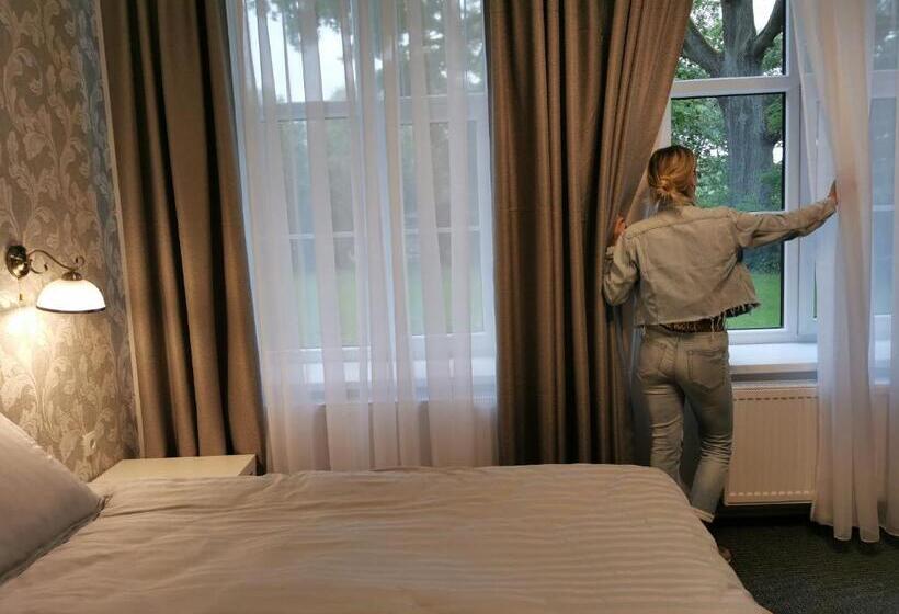 اتاق لوکس سه تخته, Kārklu Muiža