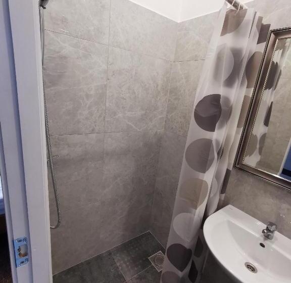 اتاق لوکس, Kārklu Muiža