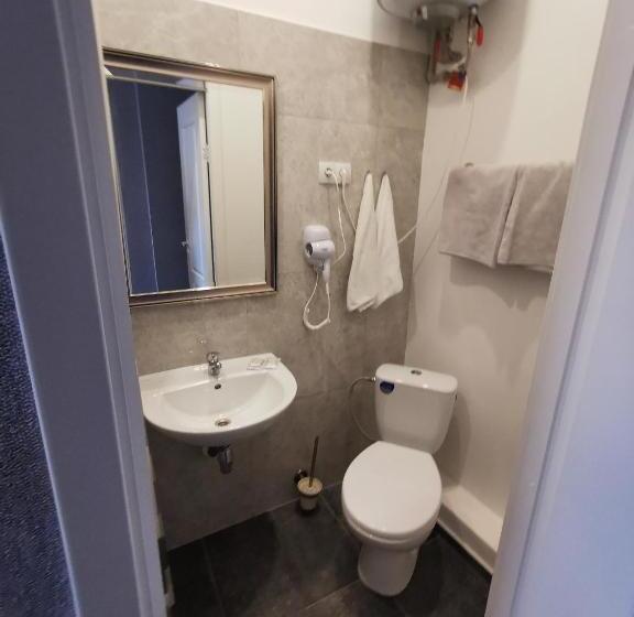 اتاق لوکس, Kārklu Muiža