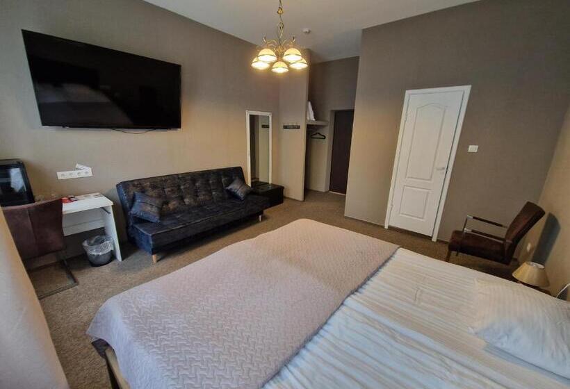 اتاق سوپریور سه تخته, Kārklu Muiža