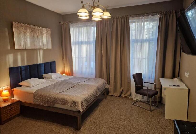 اتاق سوپریور سه تخته, Kārklu Muiža