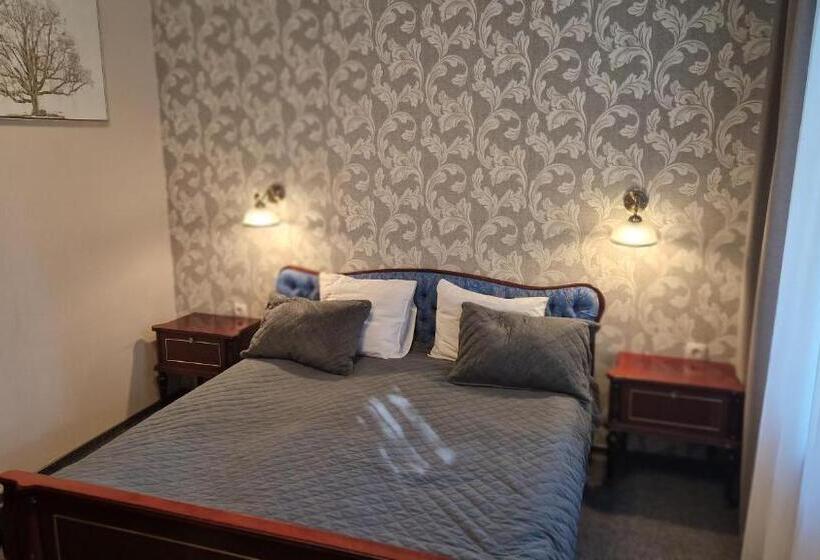 اتاق لوکس سه تخته, Kārklu Muiža