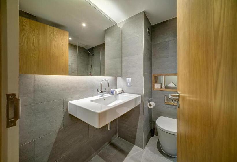 חדר משפחתי, Apex City Of Glasgow