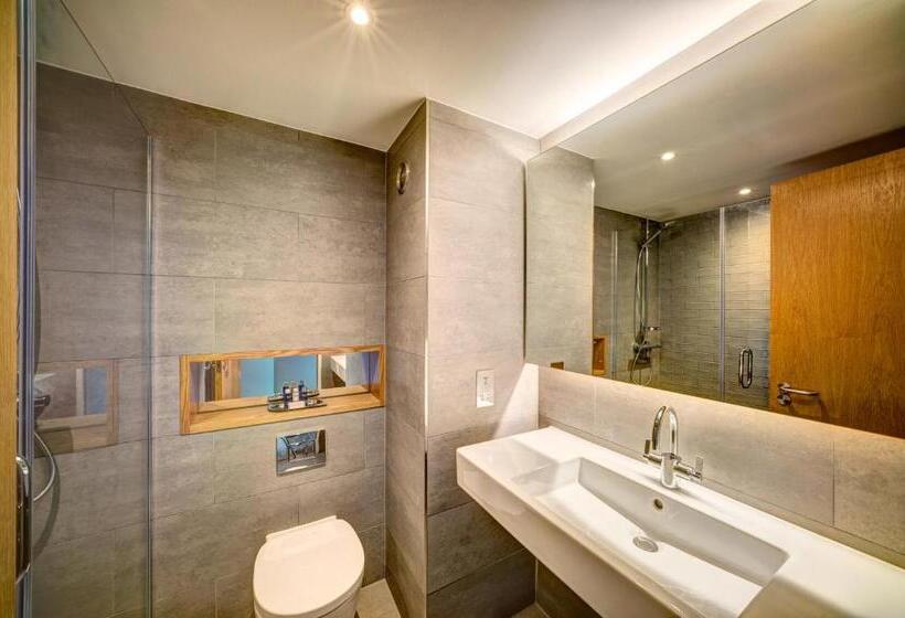 חדר משפחתי, Apex City Of Glasgow