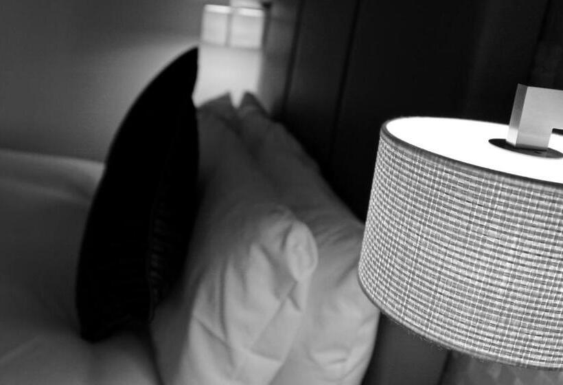 חדר אקזקיוטיב, Apollo