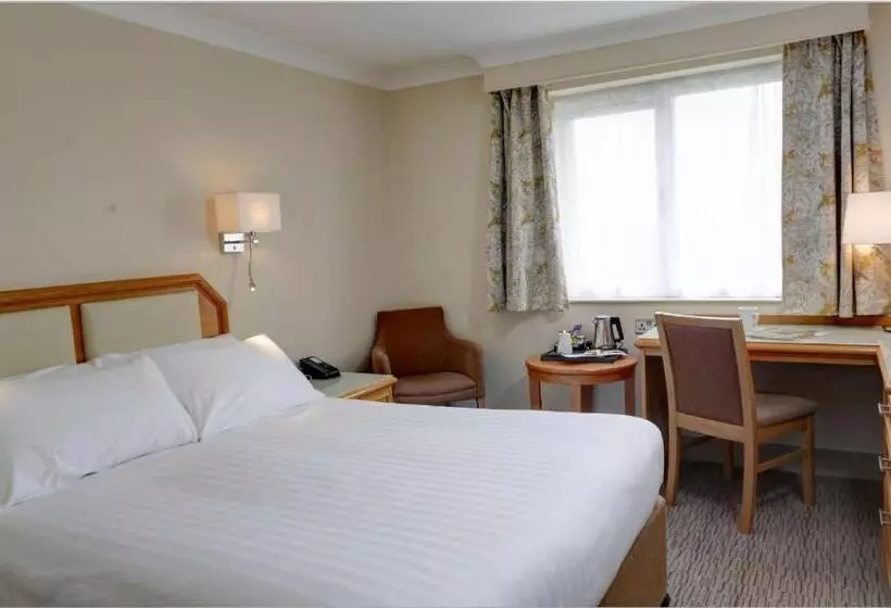 Perhehuone, Best Western Chilworth Manor