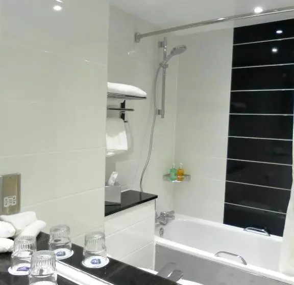 Perhehuone, Best Western Chilworth Manor