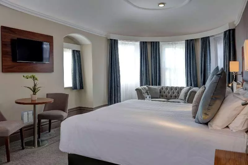 Perhehuone, Best Western Chilworth Manor