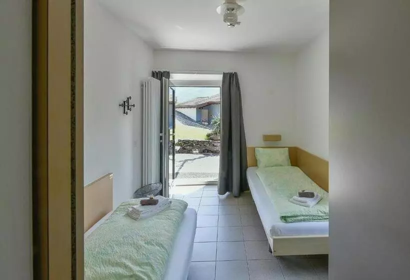 اتاق اکونومی, Casa Moscia