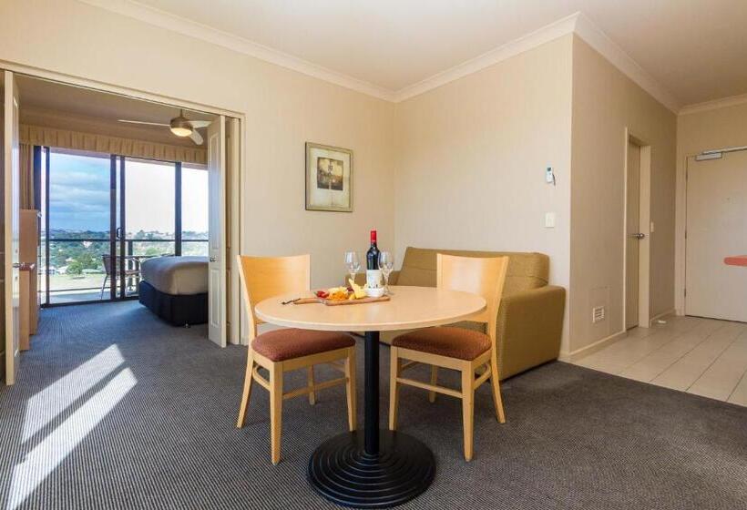 جناح سوبيريور, Mccracken Country Club